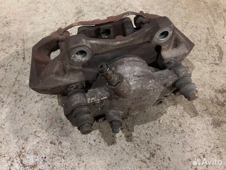 Суппорт передний левый Mercedes-Benz E-Class W212