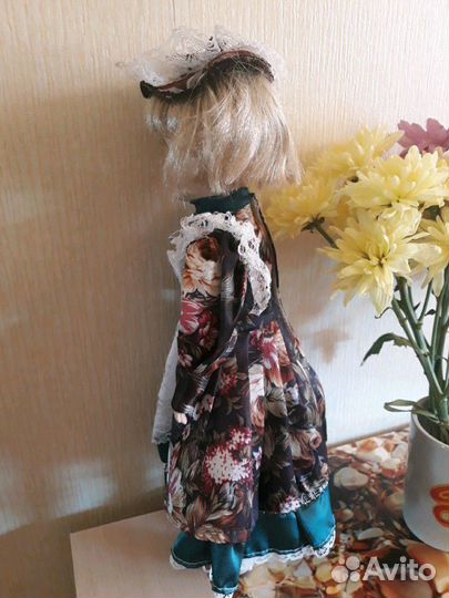 Кукла фарфор