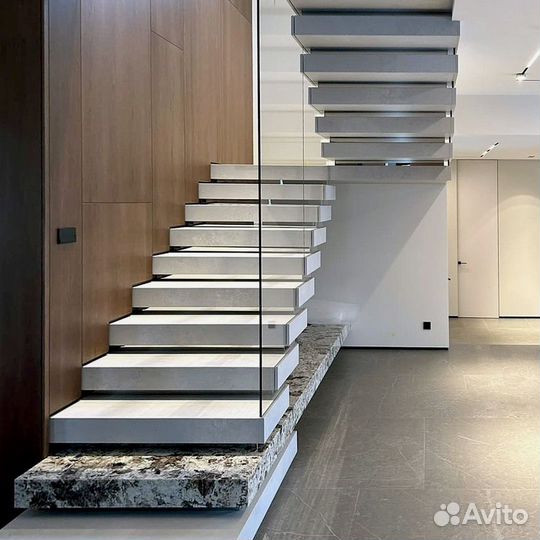 Лестница из акрилового камня