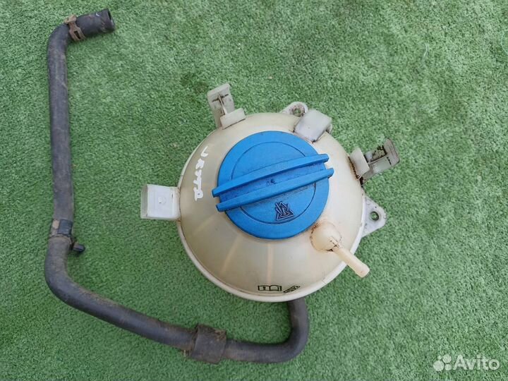 Бачок расширительный Volkswagen Jetta седан 1.6