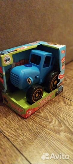 Игрушка синий трактор новая