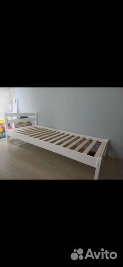 Кровать с изголовьем