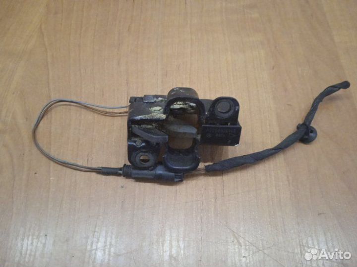 Замок капота левый Mercedes-Benz S-Class W220