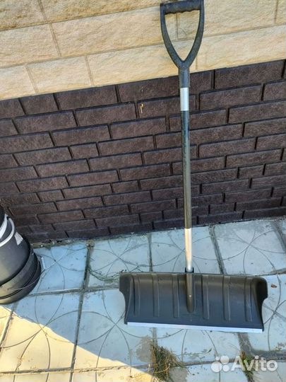 Лопата для уборки снега