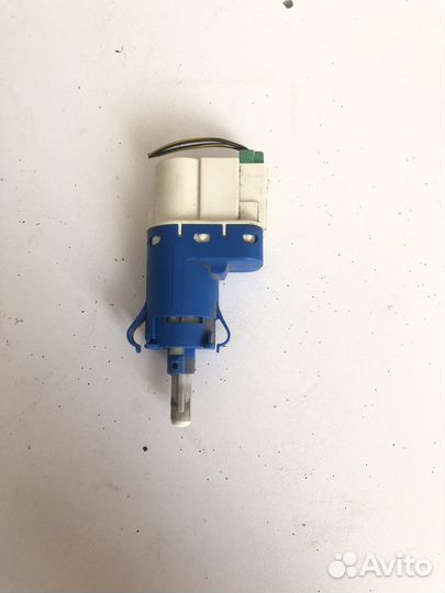 Концевик педали тормоза, датчик стоп сигналов