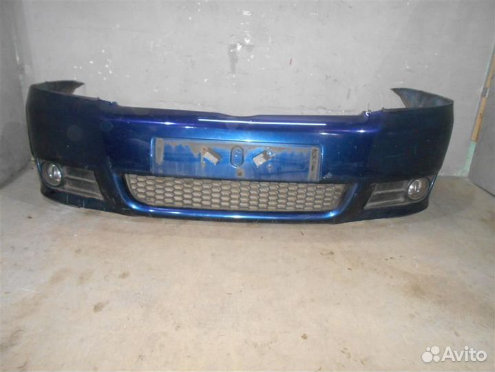 Бампер передний от Toyota Corolla Verso 2004