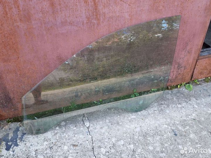 Стекло передней левой двери Ауди А6с5