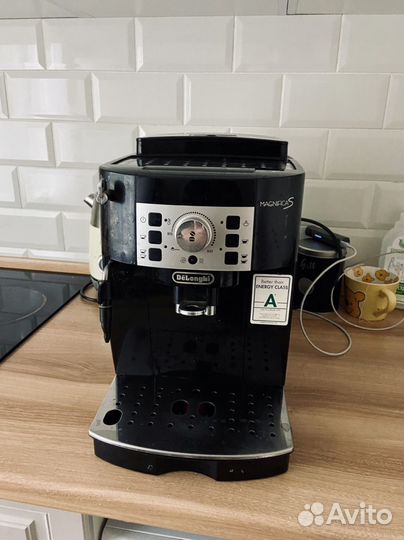 Кофемашина delonghi magnifica s