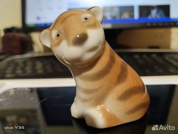 Фарфоровая статуэтка тигр лфз