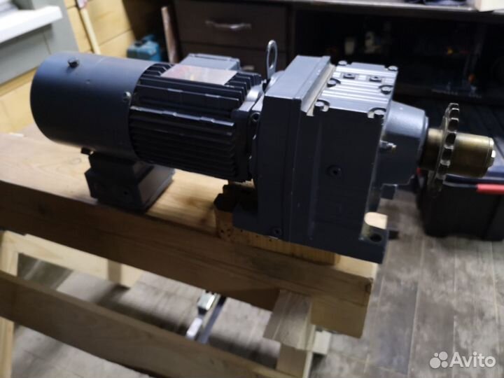 Моторредуктор SEW-eurodrive трехфазный 550Вт