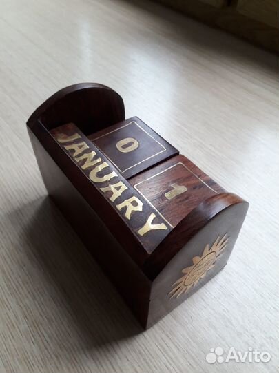 Индийский деревяный календарь