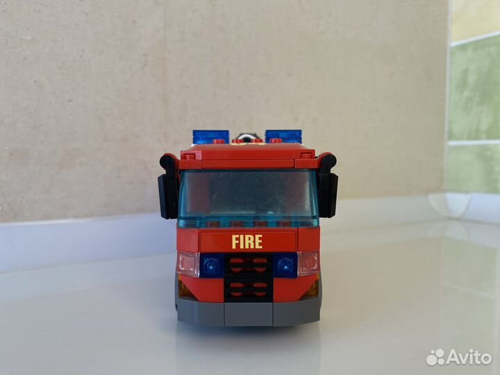 Лего. Игрушка пожарная машина