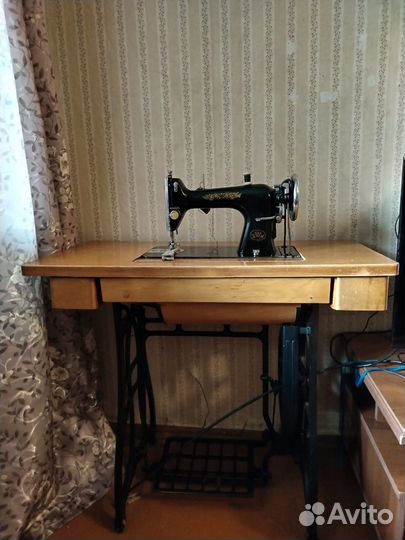 Швейная машинка орша зшм, на чугунном подстолье
