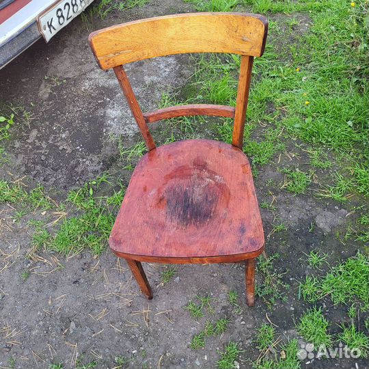 Стул старинный деревянный