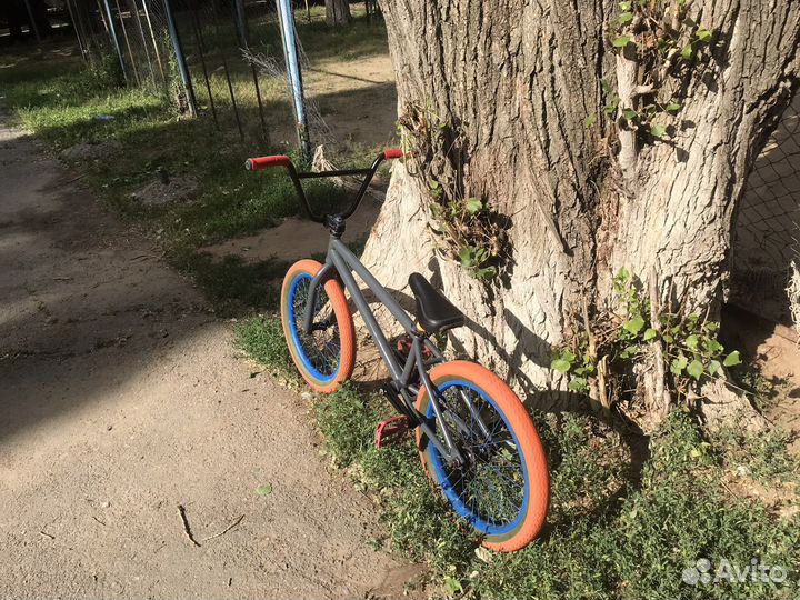 Трюковой велосипед BMX