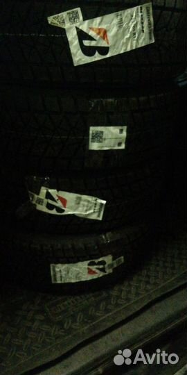 Bridgestone Blizzak DM-V2 225/65 R17