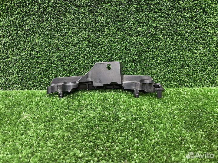 Направляющая бампера левая BMW G30