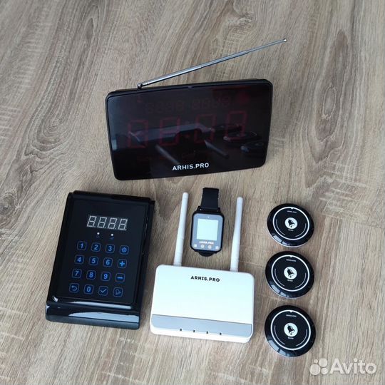 Система вызова: кнопка вызова официанта с часами