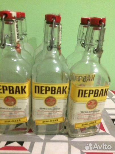 Бутылки с крышкой и графин