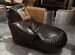 Кожаное дизайнерское кресло боксерская перчатка
