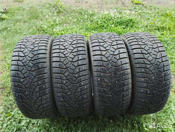 Bridgestone Blizzak Spike-02 225/50 R17 94T