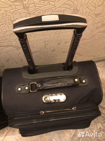 Чемодан на колесах ручная кладь