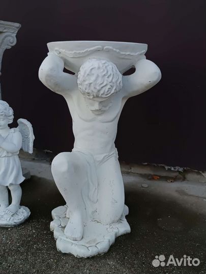 Статуэтка атлант