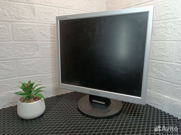 Монитор Samsung syncmaster 710n