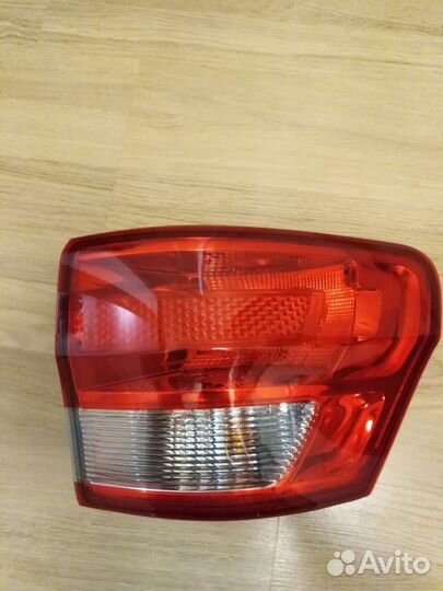 Задний правый фонарь для Гранд Чероки