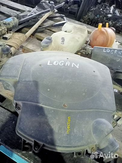 Крышка на двигатель на Renault Logan