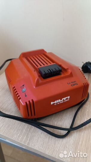 Аккумуляторная батарея и зарядное устройство Hilti