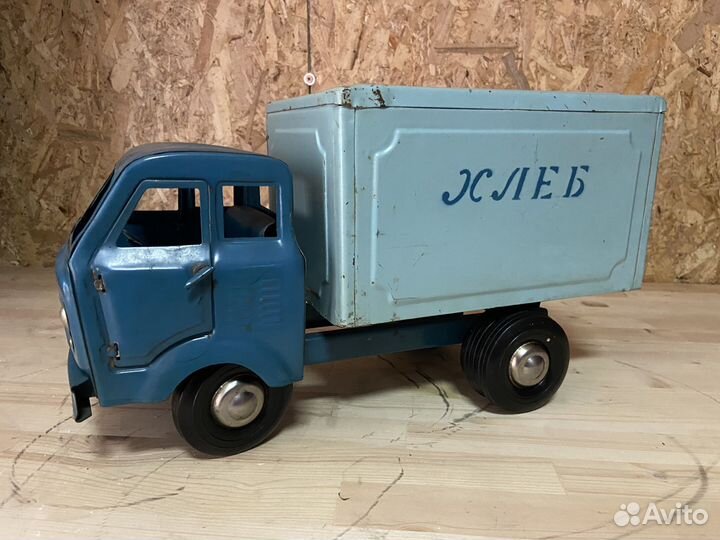 Машина железная сим - хлеб