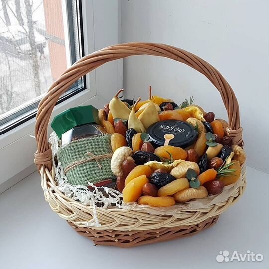 Съедобные букеты из орехов и сухофруктов