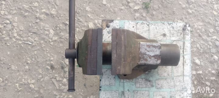 Тиски слесарные, б/у