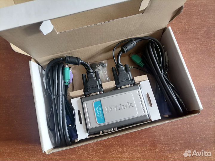 Переключатель KVM D-Link KVM-121