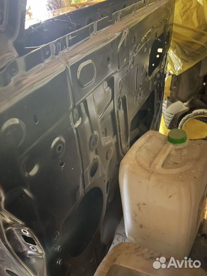 Дверь toyota rav4