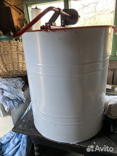 Медогонка 4 рамочная ручная б/у