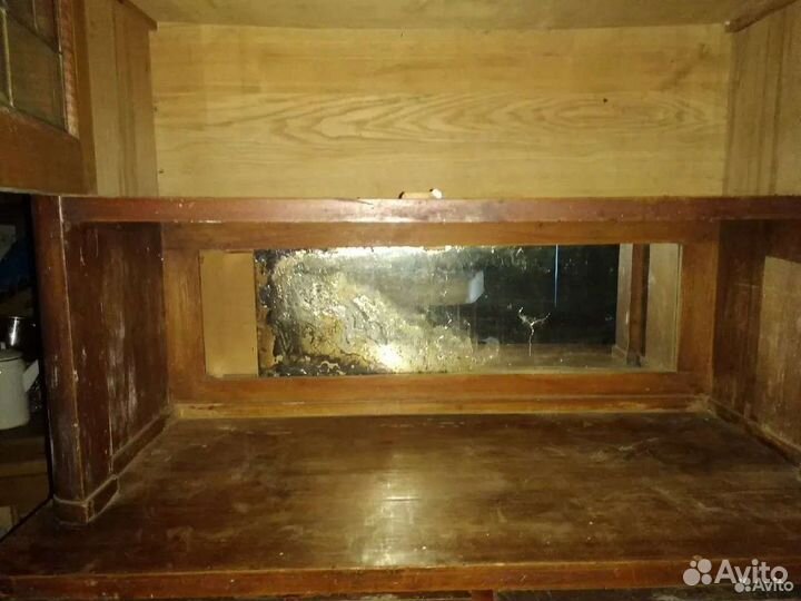 Старинный антикварный шкаф буфет