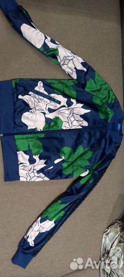 Ветровка женская adidas 42-44