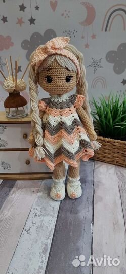 Вязаная куколка ручной работы