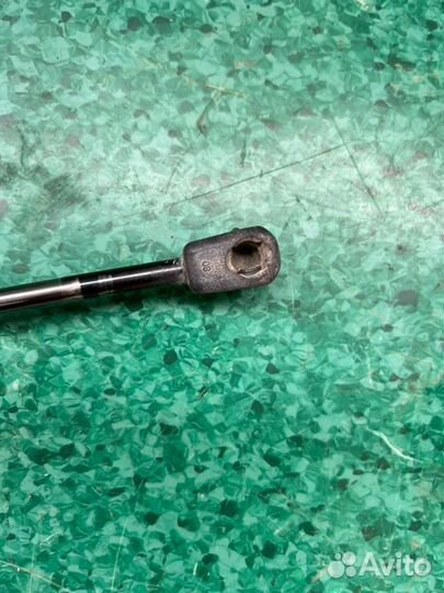 Амортизатор капота Mazda 3 BK 1.6 Z6 2005