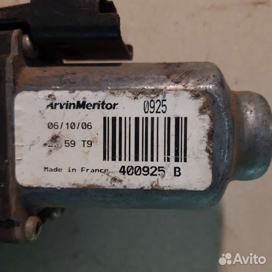 Стеклоподьемник передний Ниссан Ноте