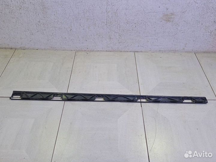 Кронштейн накладки порога