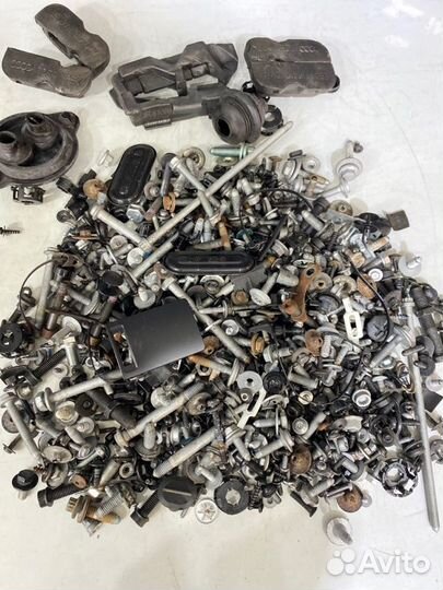 Болты и гайки салона Audi A6 C6 caja 2009