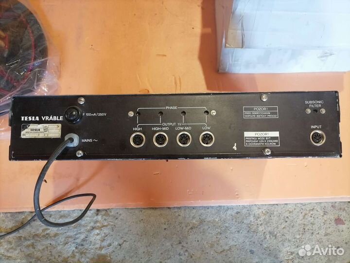 Кроссовер tesla AYZ 040