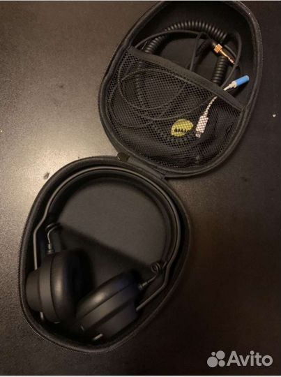 Универсальный чехол для полноразмерных наушников