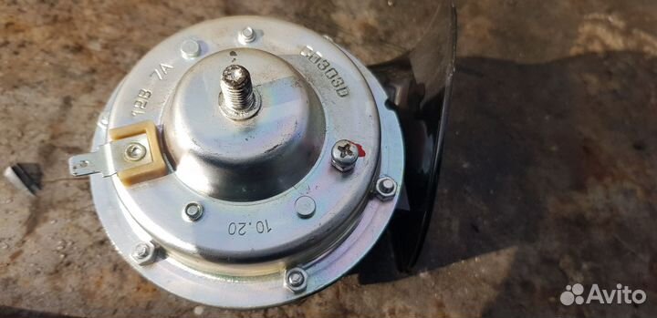 Звуковой сигнал.Тон высокий. 12 в