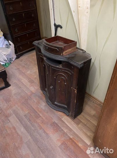 Антикварная угловая тумба с окладом
