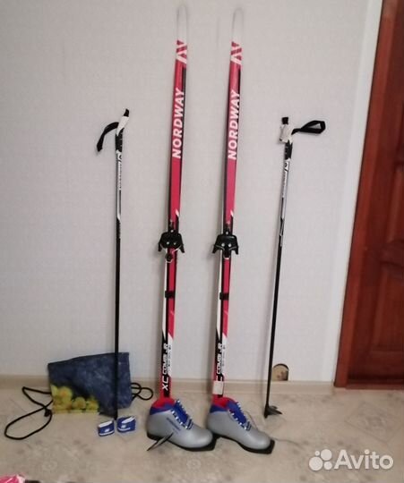 Лыжи беговые, палки и ботинки