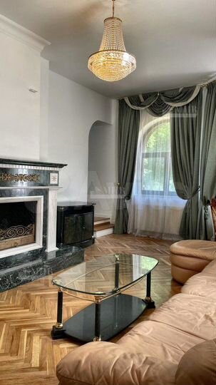 Дом 430 м² на участке 14 сот.